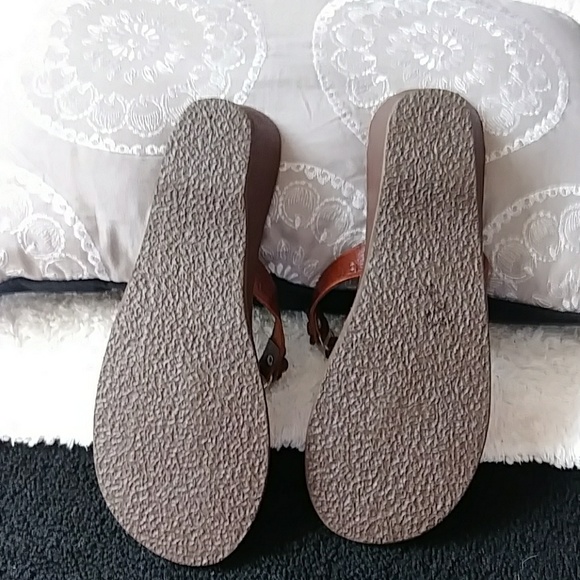 Sandals - Picture 4 of 4